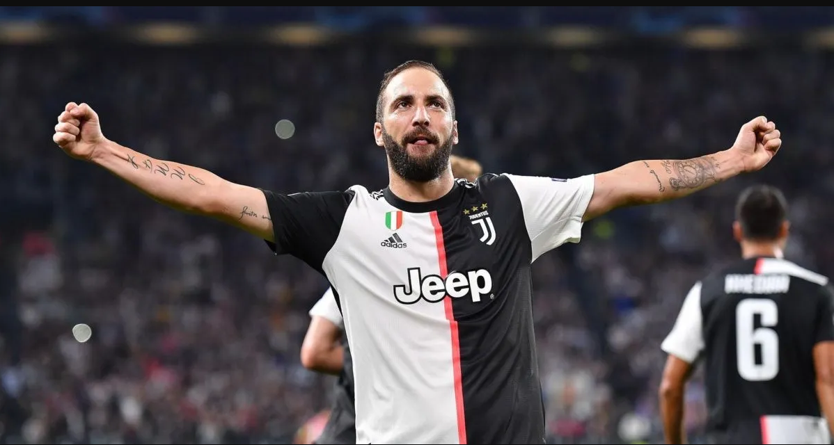 Higuain marcó un golazo al minuto 80