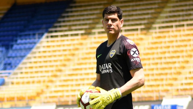 Carlos Lampe con el uniforme de Boca