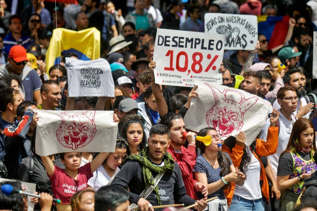Resultado de imagen para protestas colombia policia