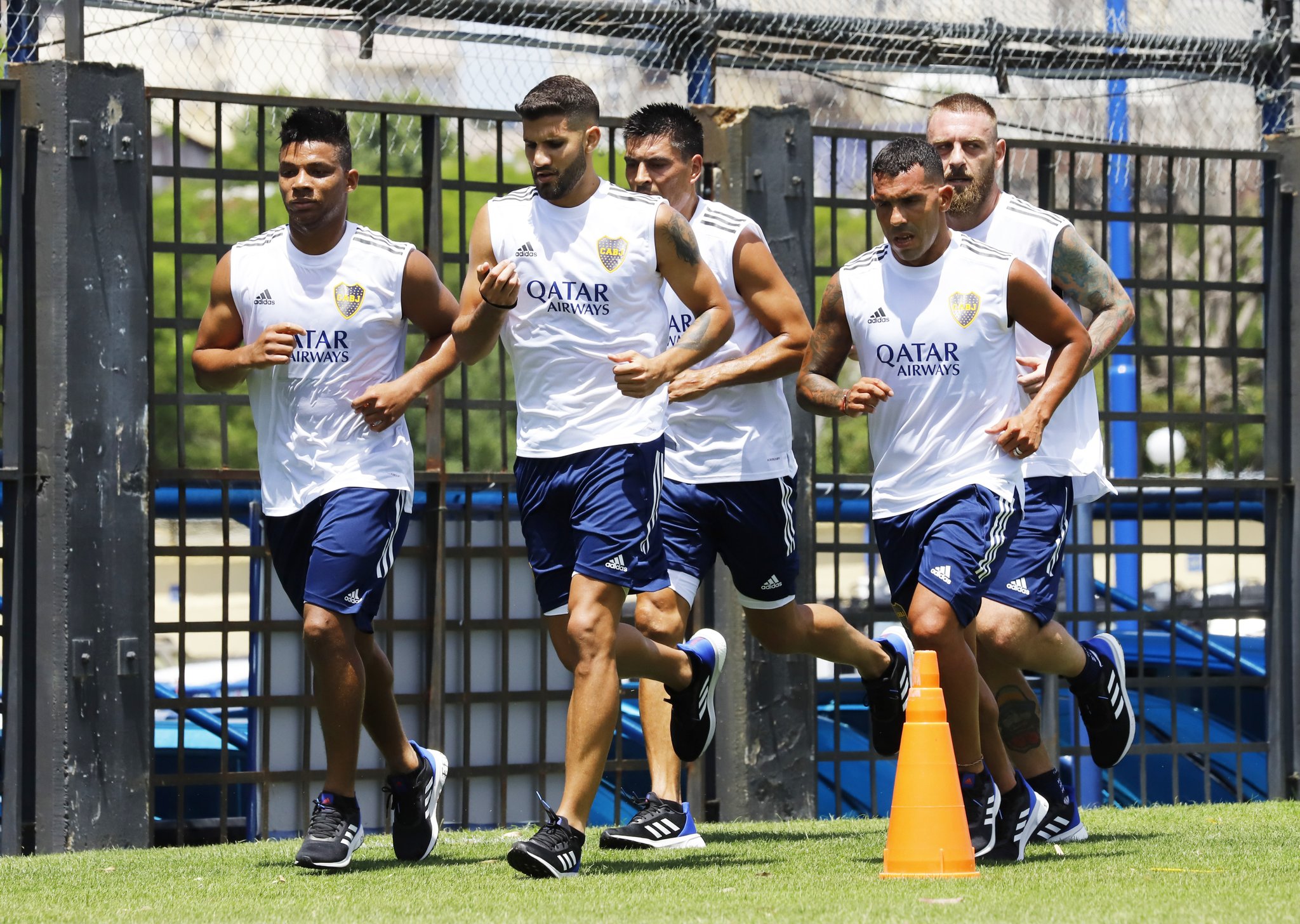 ¿Se arma un trueque? Tres jugadores de Boca en la mira de un club