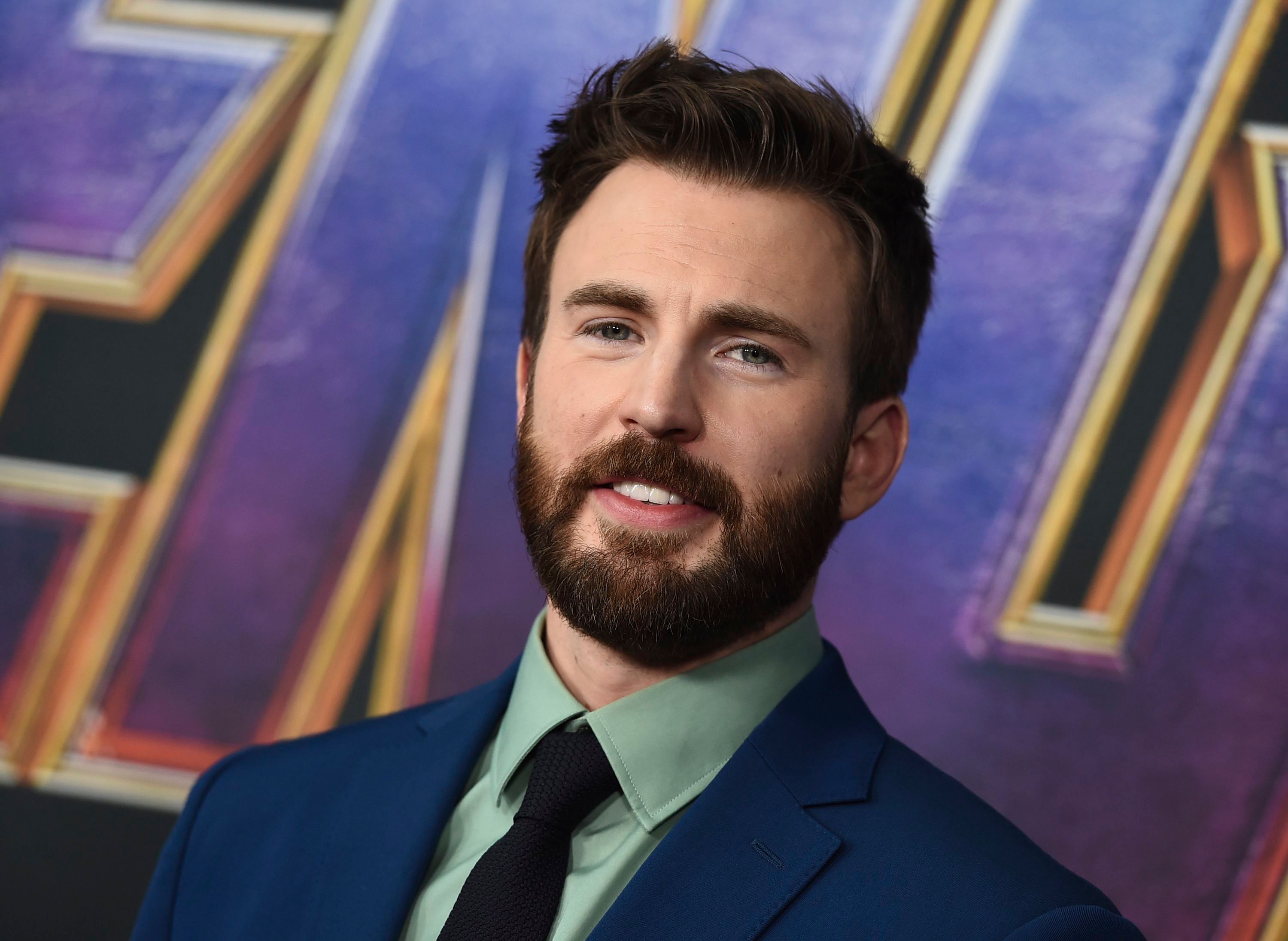 Mucho más que el "Capitán América", Chris Evans festeja su ...