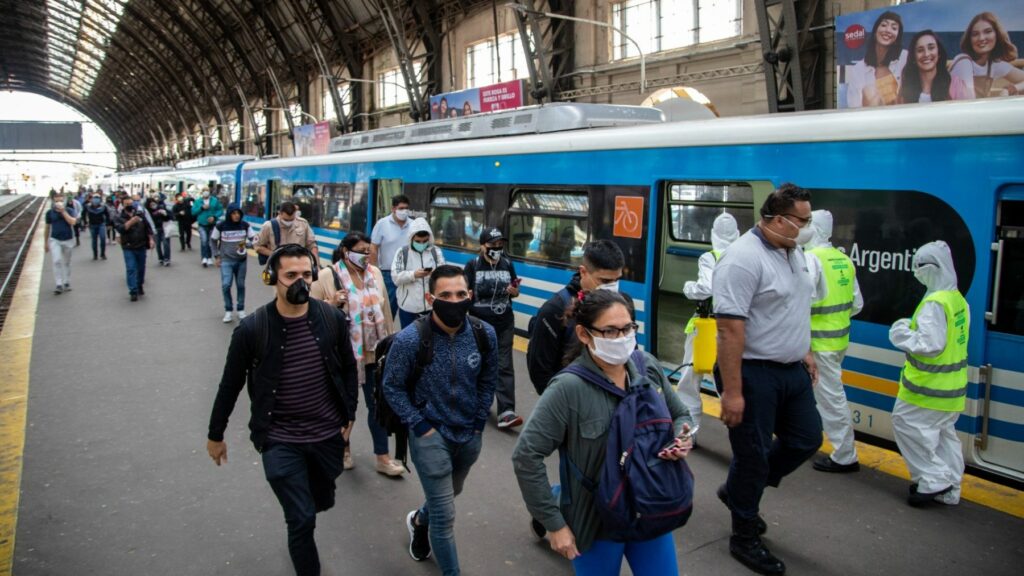 Desde hoy, amplían el aforo en colectivos, trenes y subtes: cuántas personas podrán viajar y qué protocolos aplicarán - Vimarsana News