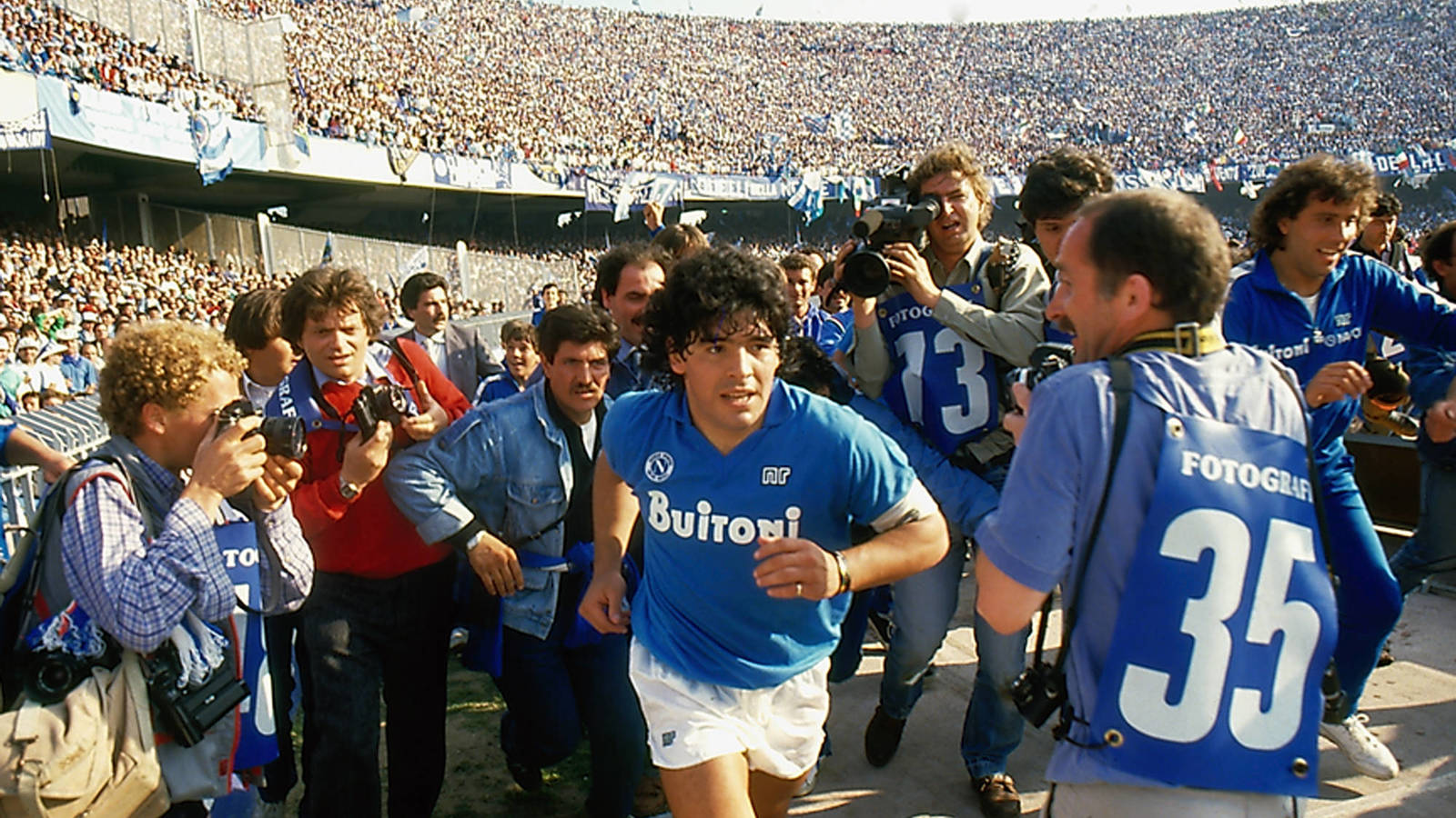 Desconsolados El Mensaje De Napoli En Redes Y La Decision Bomba Del Alcalde De Napoles Tras La Muerte De Maradona Deportes El Intransigente