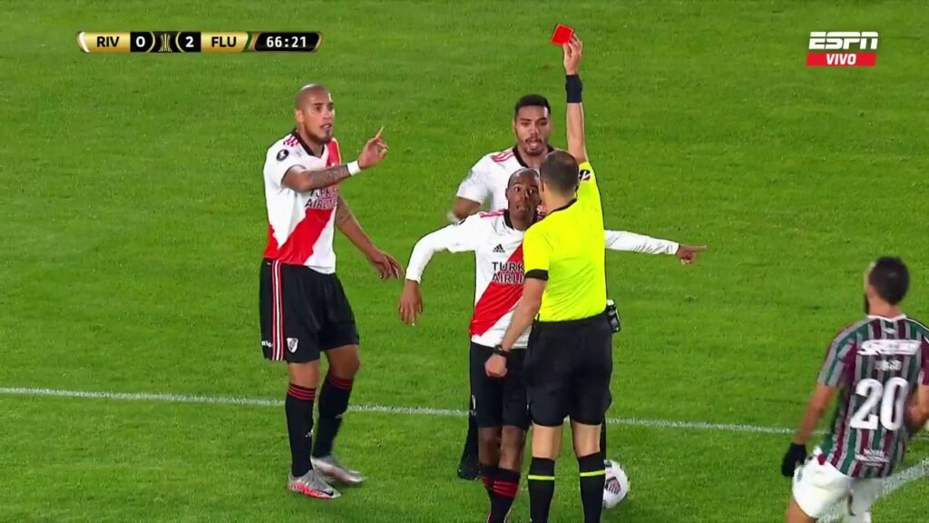 ¿Era roja? Todo River se le fue encima al árbitro tras la expulsión de Maidana - Vimarsana News