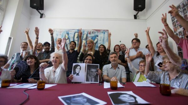 Abuelas de Plaza de Mayo