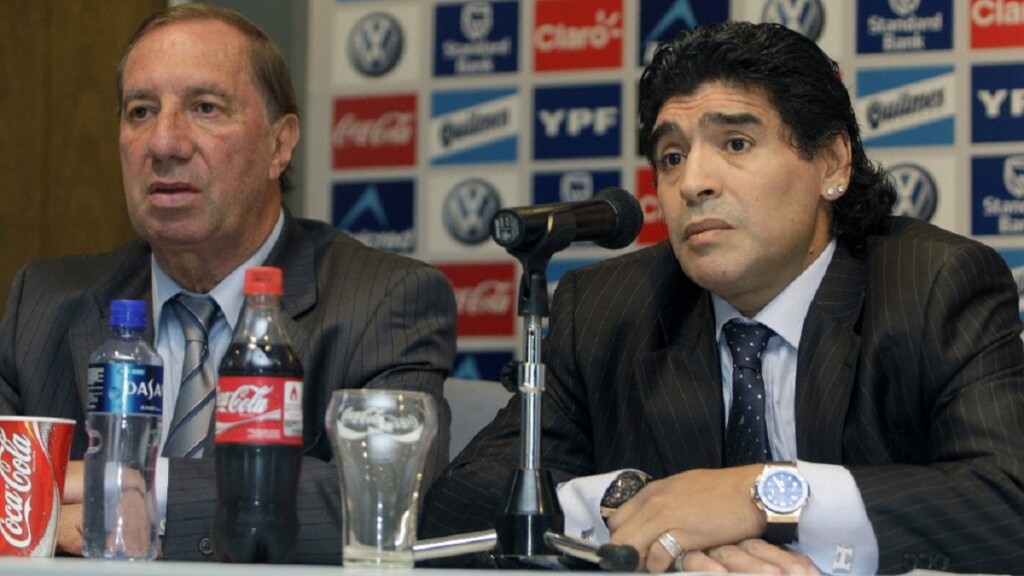 Carlos Bilardo aún desconoce el fallecimiento de Diego Maradona y su hermano reveló cuándo se lo van a contar - Vimarsana News