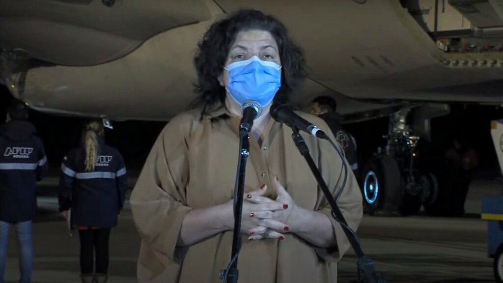Tras la polémica por su cuarentena, Carla Vizzotti bajó del avión con importantes novedades sobre las vacunas contra el Covid-19 - Vimarsana News