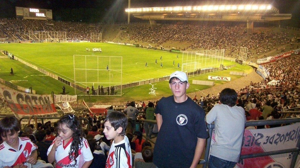 La historia detrás de la foto de Braian Romero alentando a River en Mendoza - Vimarsana News