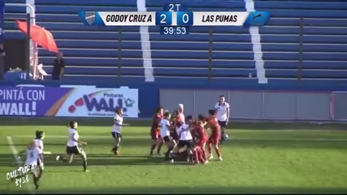 Escandalo En El Futbol Femenino Batalla Campal Entre Jugadoras De Godoy Cruz Y Las Pumas En La Liga Mendocina Deportes El Intransigente