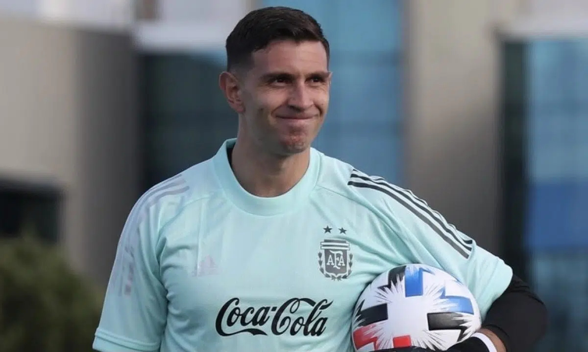 Dibu Martínez