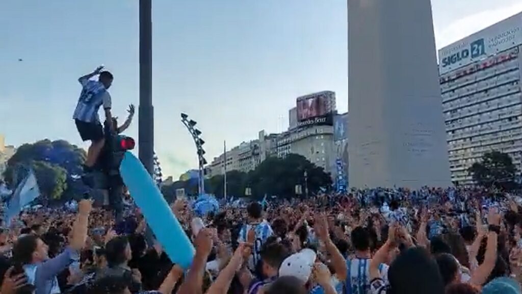 La Argentina Jugará La Final De Qatar 2022: Los Hinchas Coparon El ...