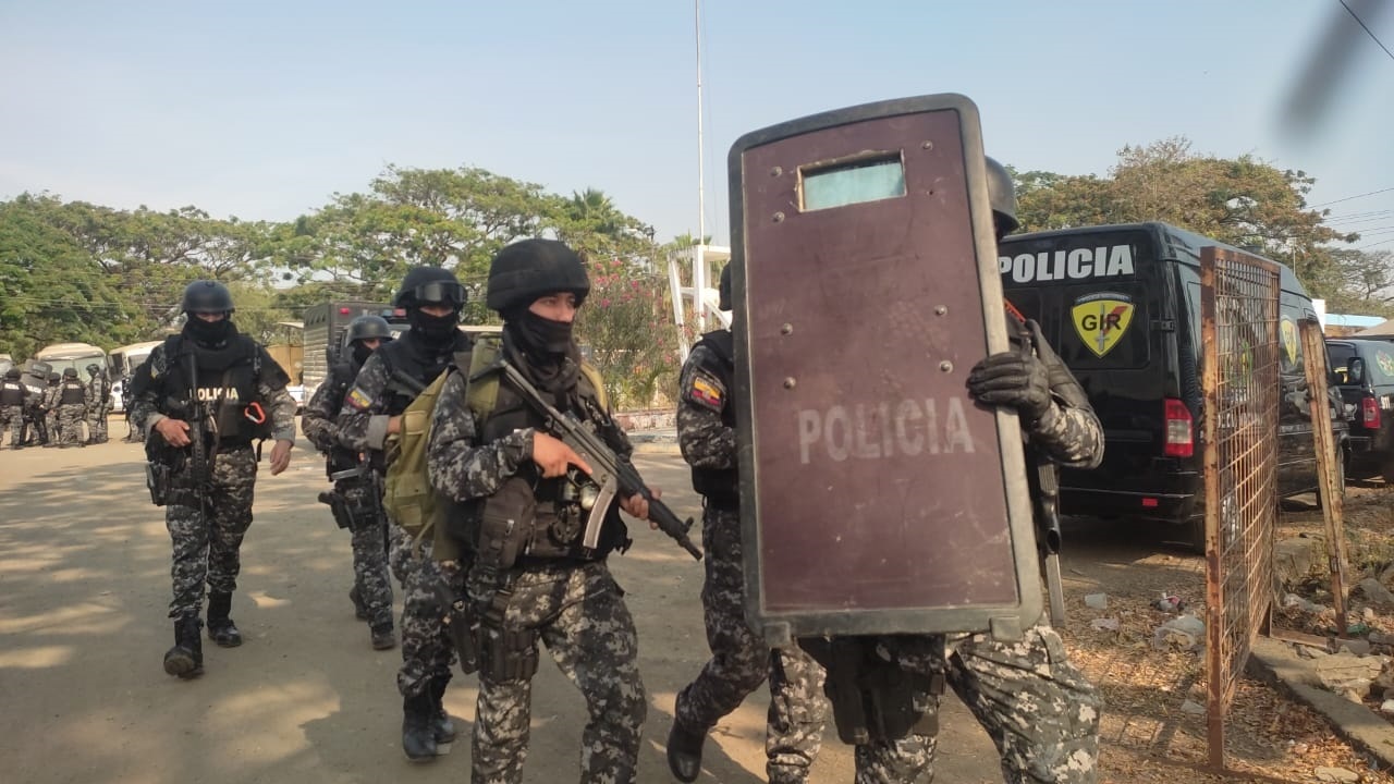 Perú eleva su seguridad y protege la frontera con Ecuador - El Intransigente