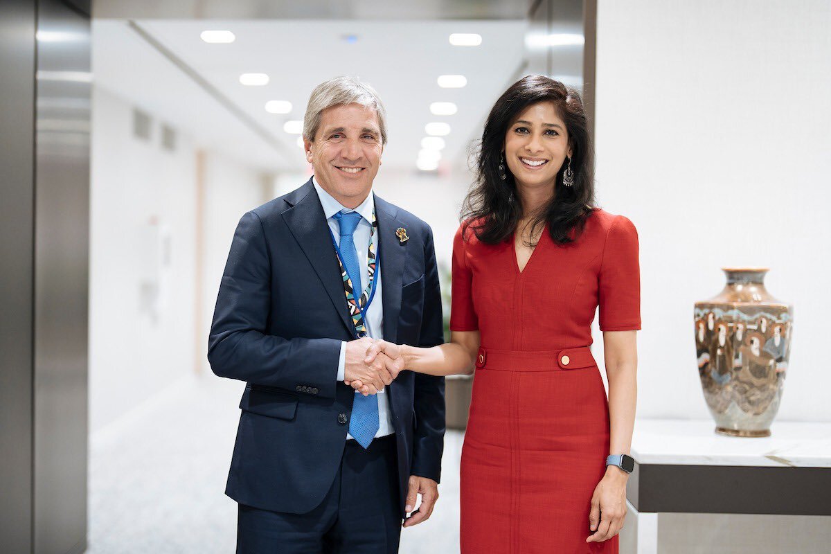 Luis Caputo y Gita Gopinath