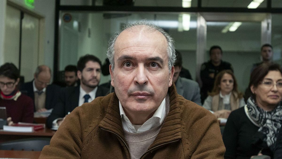 José López