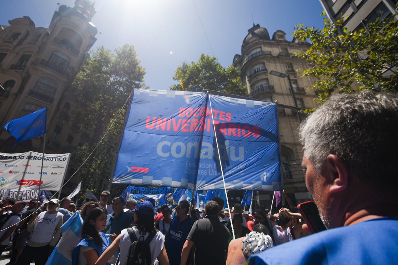 Universitarios