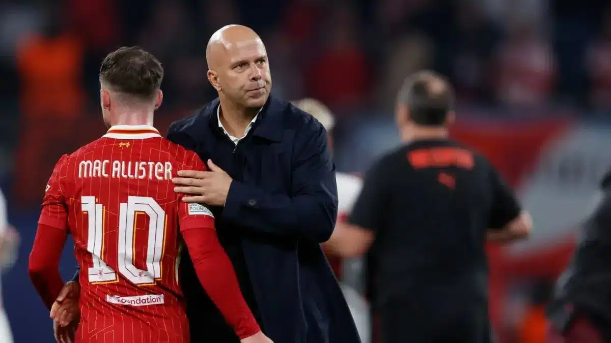 Arne Slot y Mac Allister