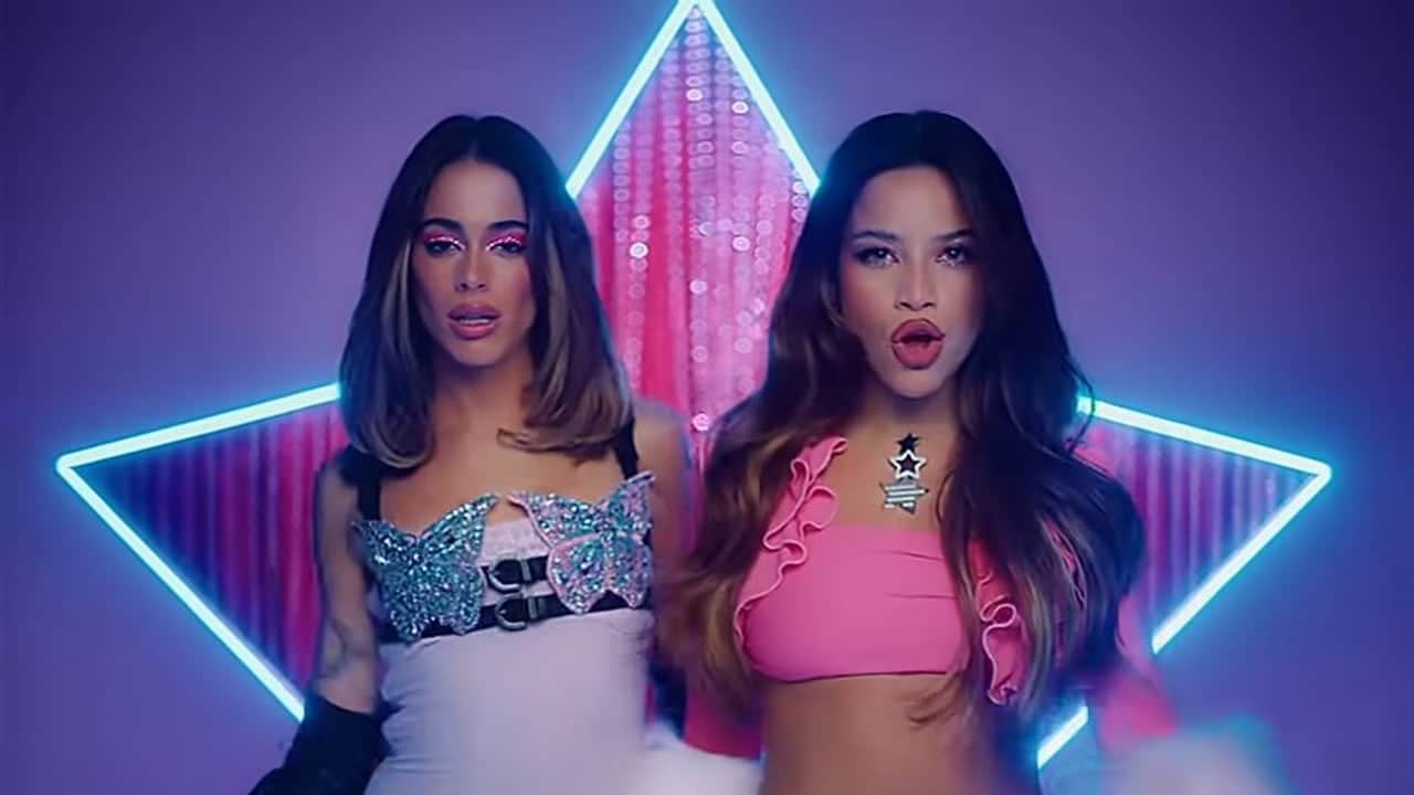 Tini Stoessel y Emilia Mernes