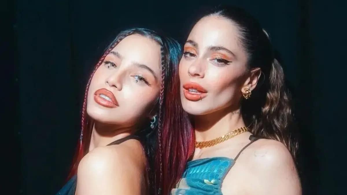 Emilia Mernes con Tini Stoessel