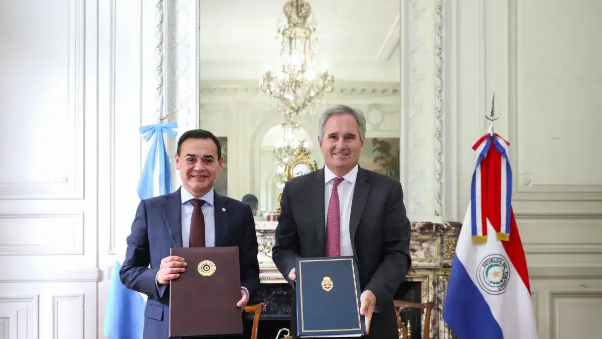 Pablo Quirno Argentina y Paraguay firmaron un acuerdo de “cielos abiertos” que amplía la conectividad y refuerza la agenda bilateral. Cancillería confirmó la candidatura de Rafael Grossi a la ONU.