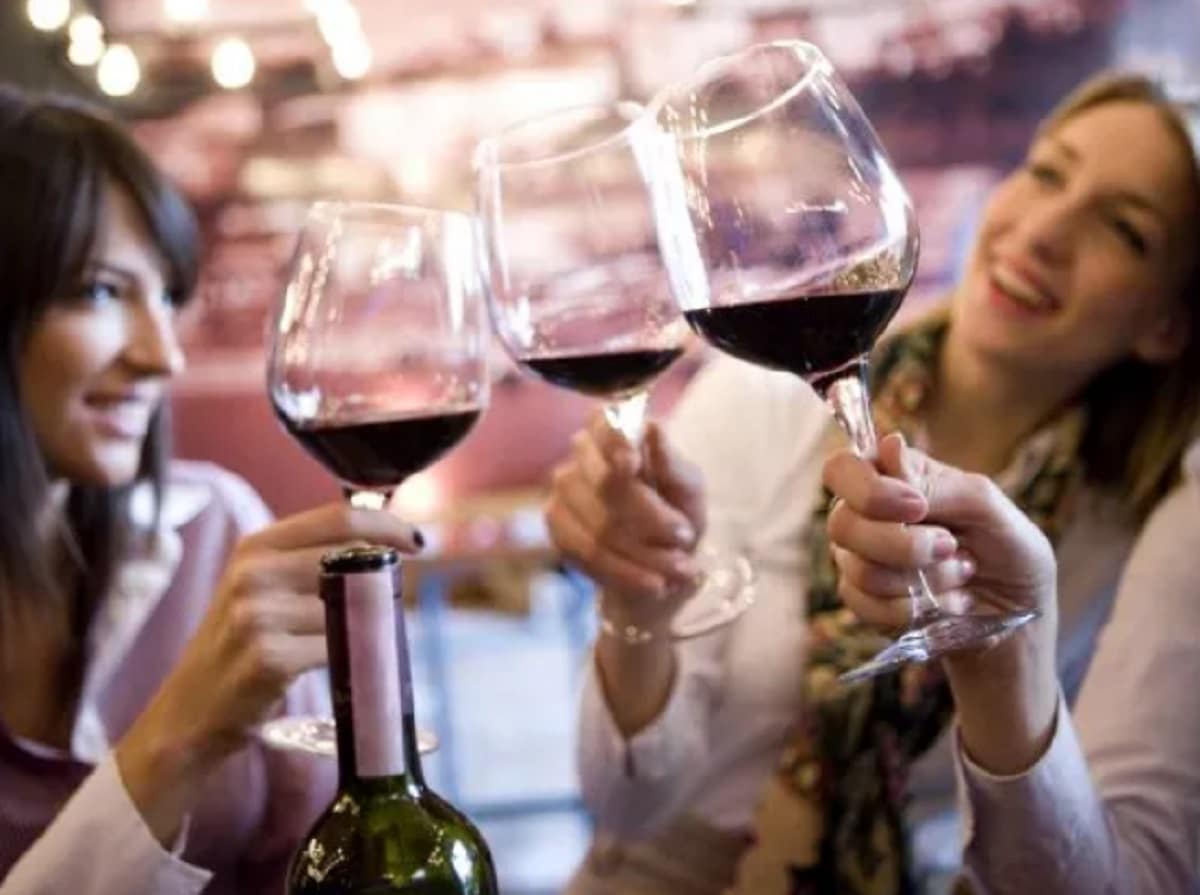 Mujeres y vino