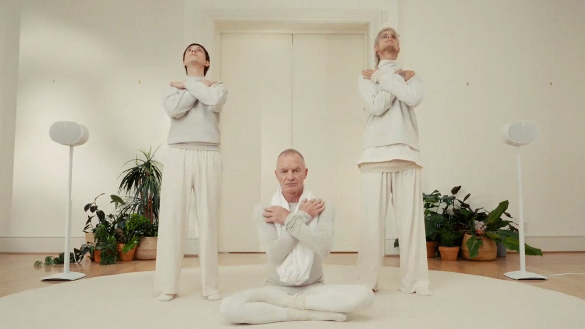 CA7RIEL & Paco Amoroso con Sting