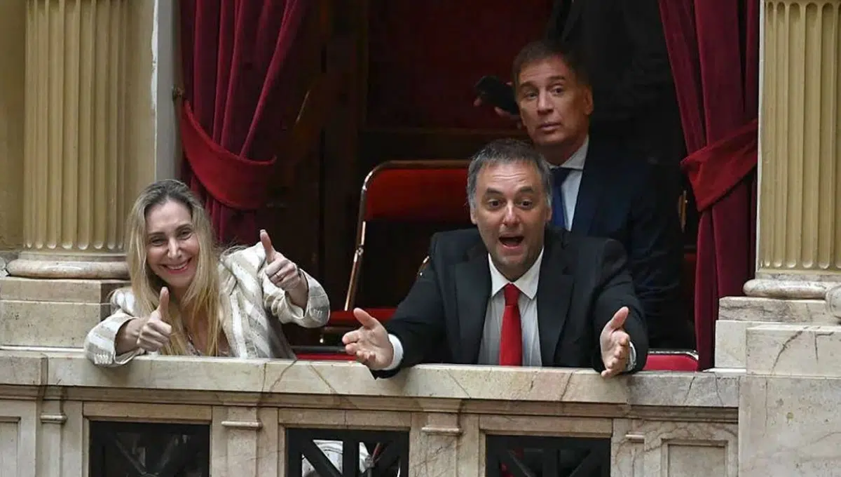 Karina Milei, Adorni y Santilli