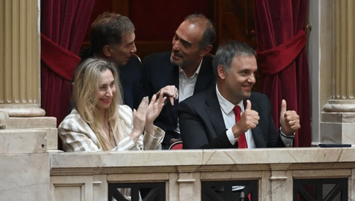 Karina Milei, Adorni y Santilli