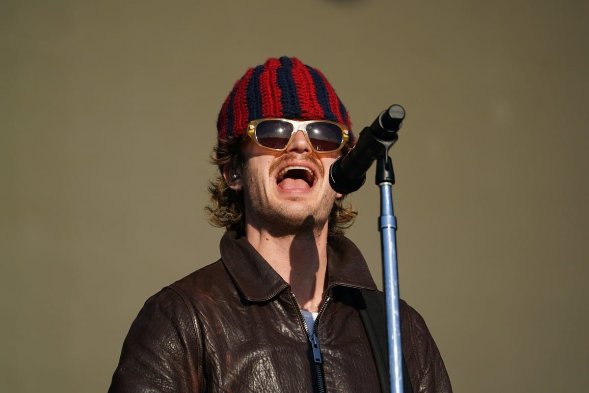 Joe Keery, de Djo, en Lollapalooza 2026