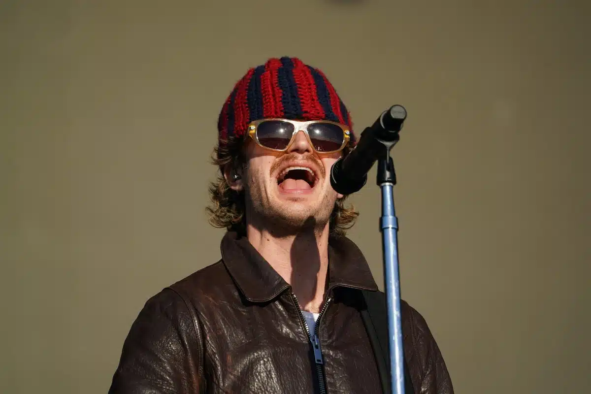 Joe Keery, de Djo, en Lollapalooza 2026
