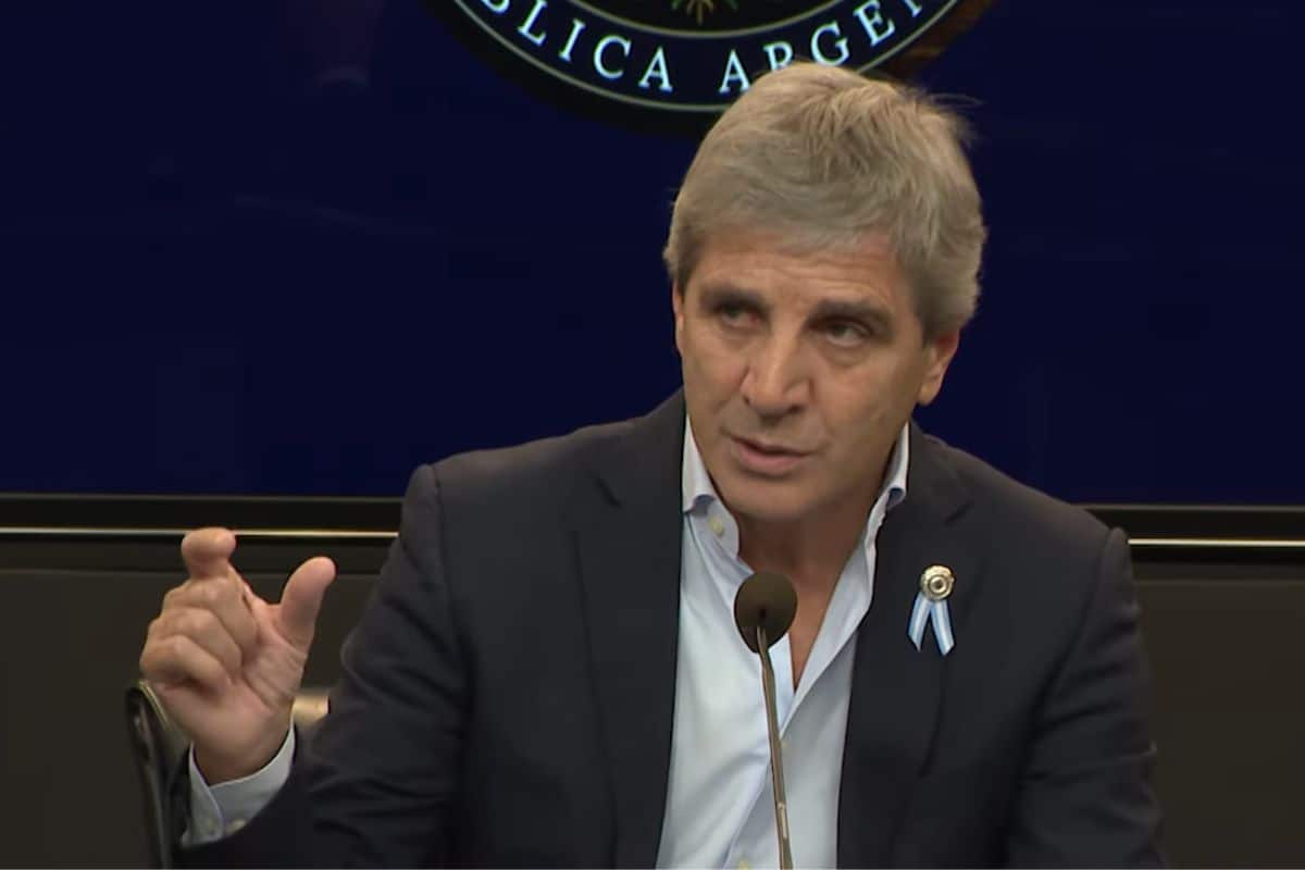 “El déficit es inamovible”: Luis Caputo explicó por qué la quita de retenciones será lenta y arrancará de lleno en 2027