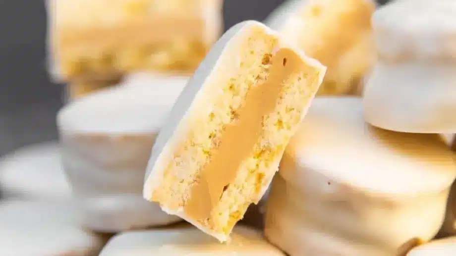 Alfajores de chocolate blanco y maní: la receta dulce perfec
