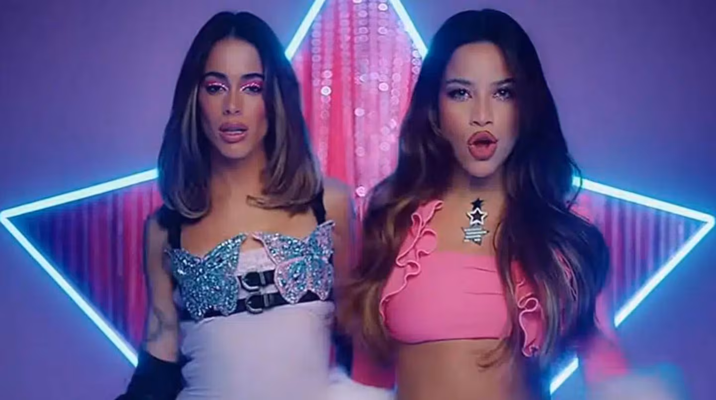 Tini Stoessel y Emilia Mernes