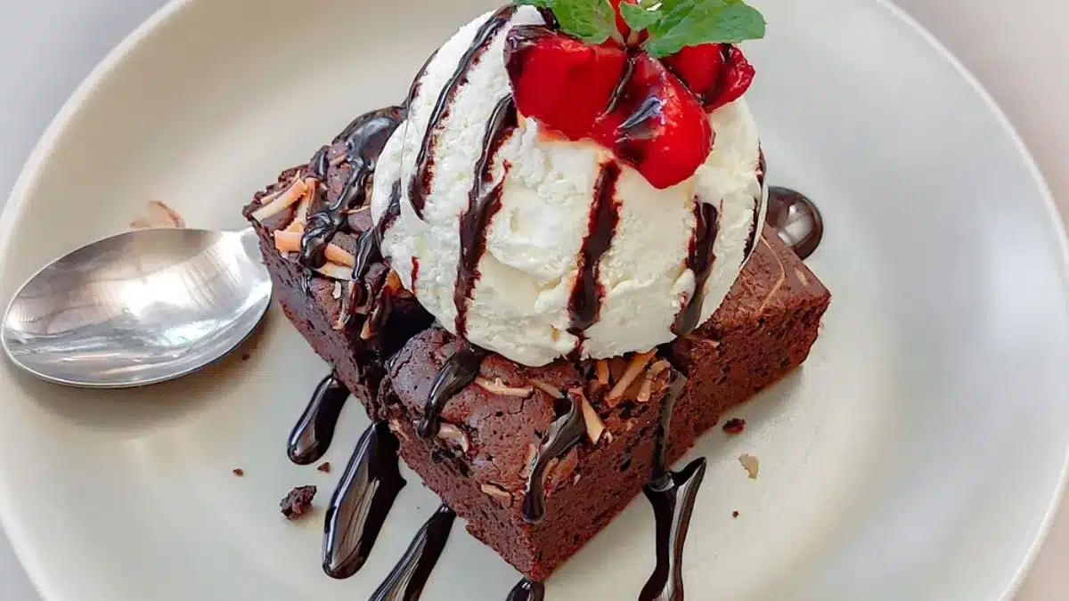 Brownie con helado: la receta fácil de Jimena Monteverde