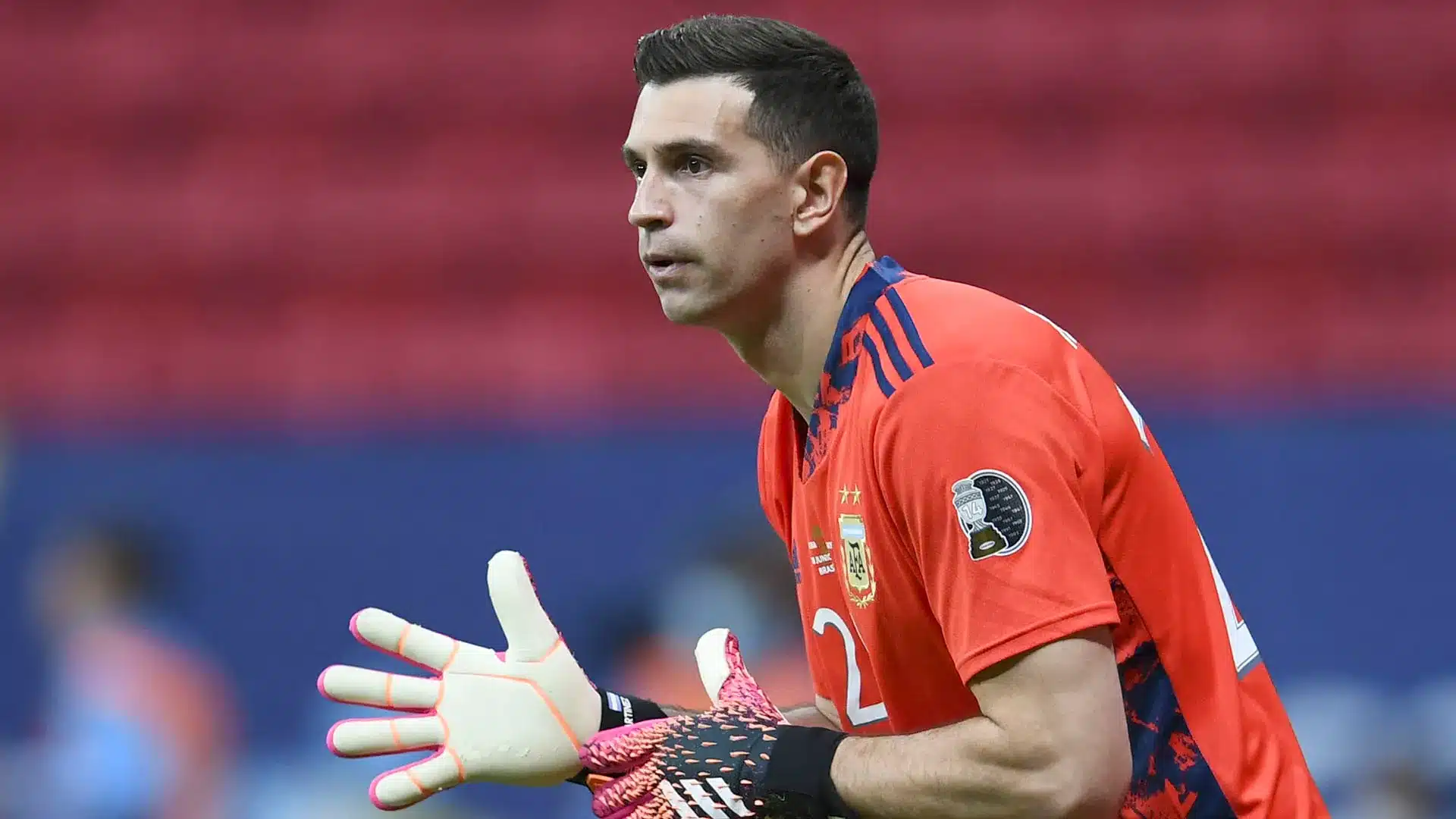 Dibu Martínez
