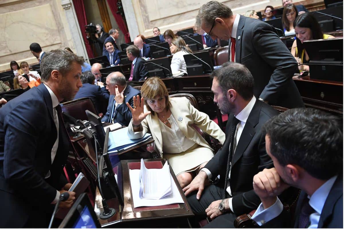 Senadores LLA